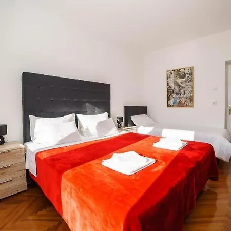 Central Beach Apartment *