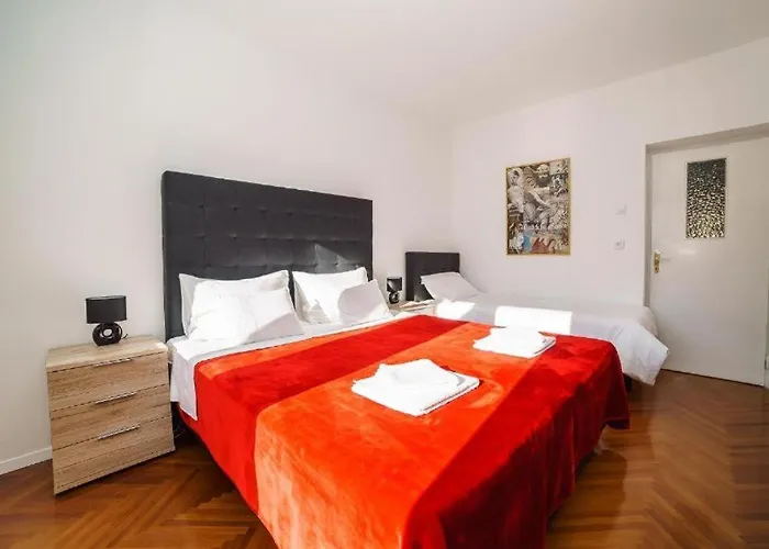 Central Beach Apartment *