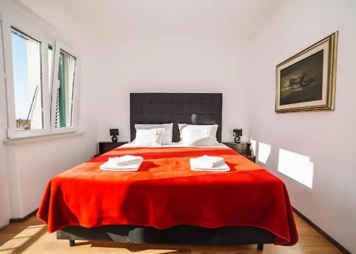 Central Beach Apartment *